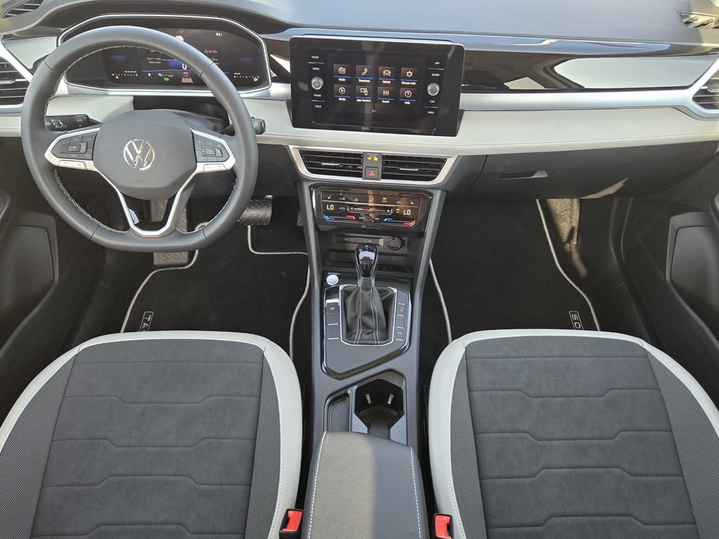 New 2026 Volkswagen Taos SE FWD image 26