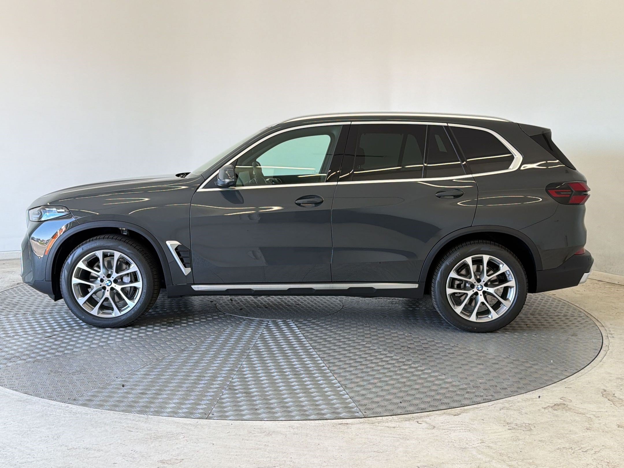 New 2026 BMW X5 xDrive40i AWD/4WD image 2