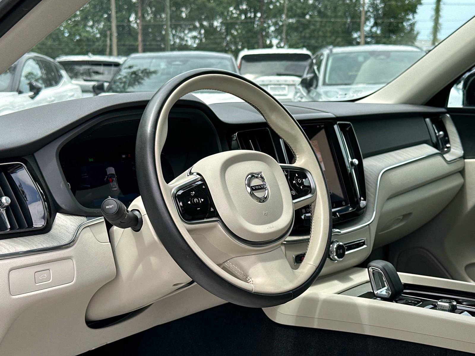 Certified 2024 Volvo XC60 B5 Plus image 30