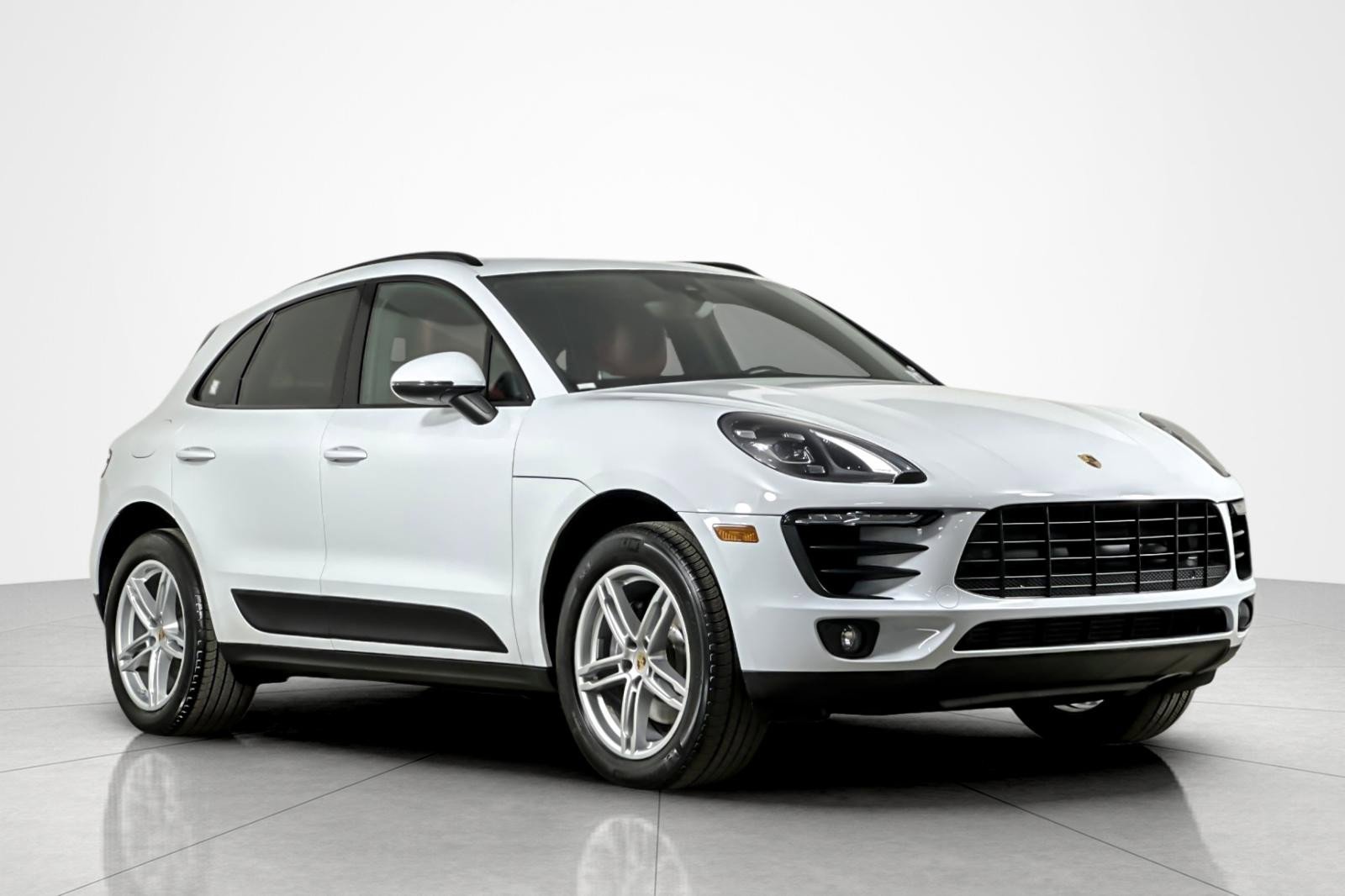 Used 2018 Porsche Macan AWD/4WD image 7