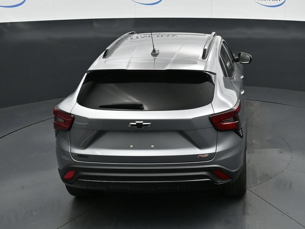 Used 2024 Chevrolet Trax RS w/ Sunroof Package FWD image 23
