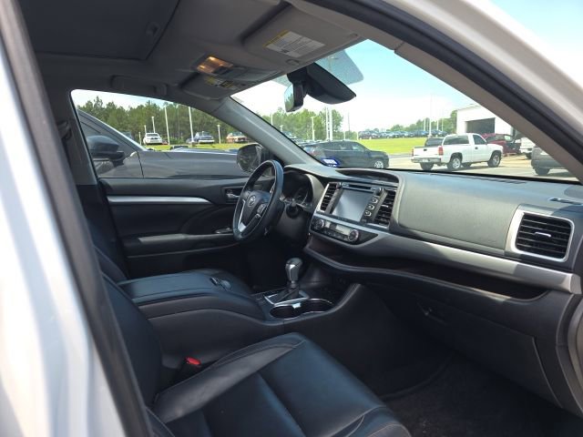 Used 2017 Toyota Highlander XLE FWD image 8