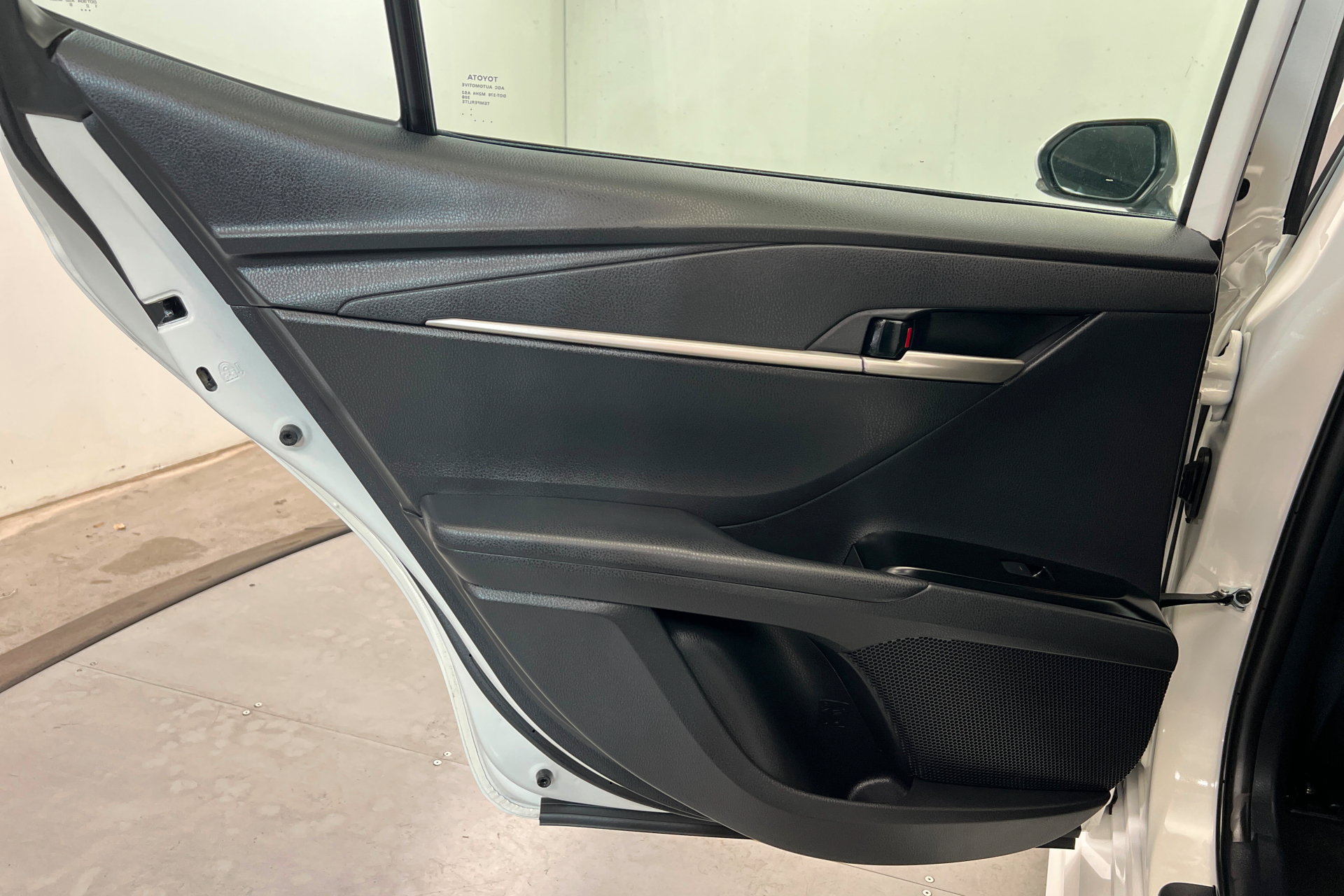 Used 2025 Toyota Camry SE FWD image 18