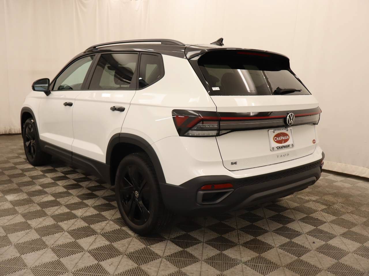New 2026 Volkswagen Taos SE FWD image 3