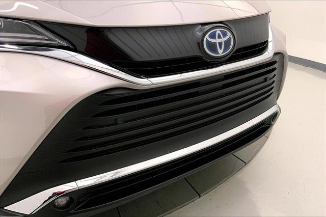 Used 2024 Toyota Venza XLE image 28