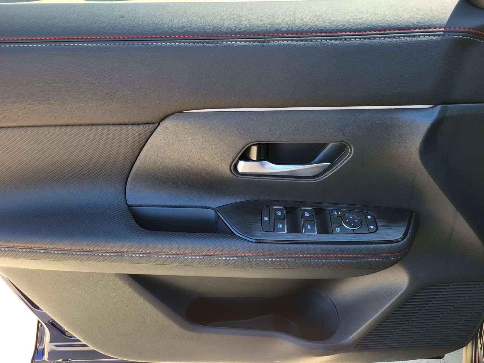 New 2026 Nissan Kicks SR FWD image 17