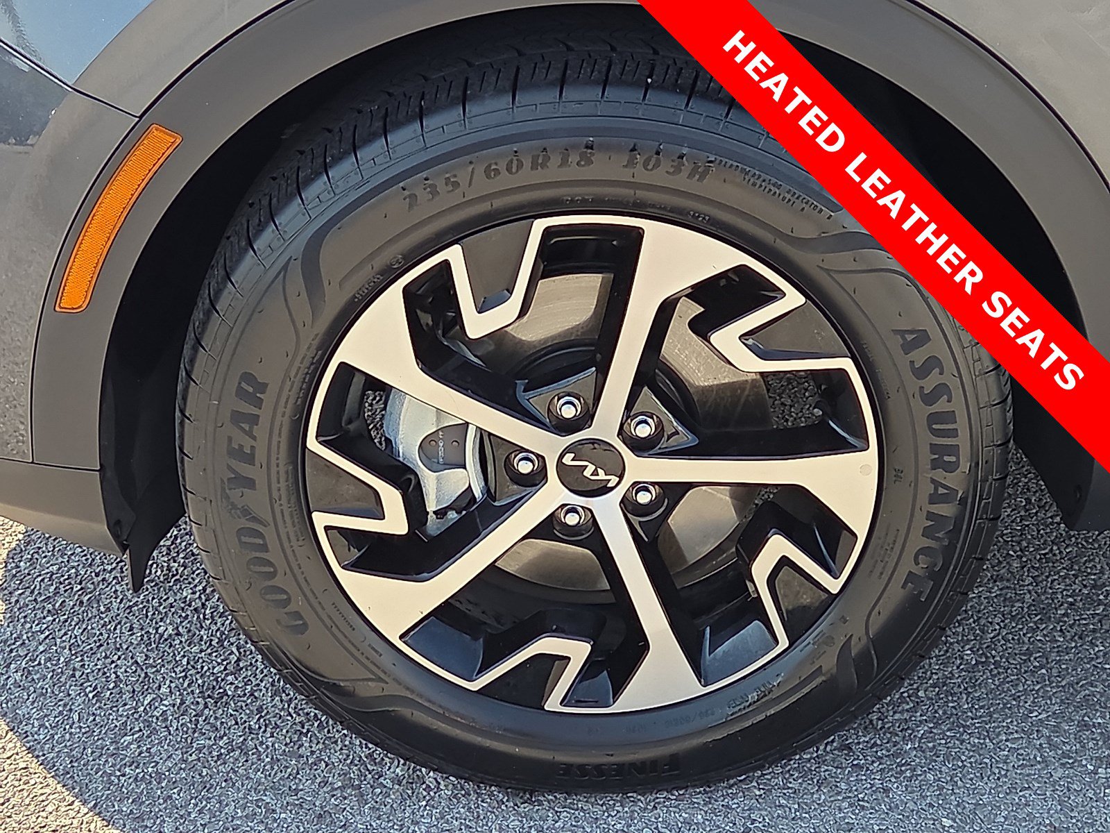 Used 2024 Kia Sportage EX FWD image 7
