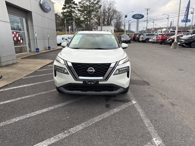 Used 2023 Nissan Rogue SV image 2