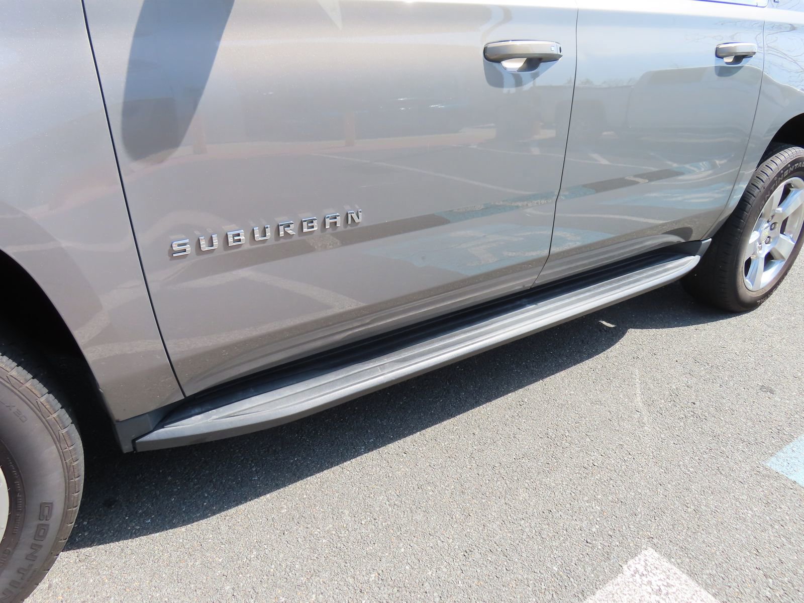 Used 2017 Chevrolet Suburban LT w/ Luxury Package image 11