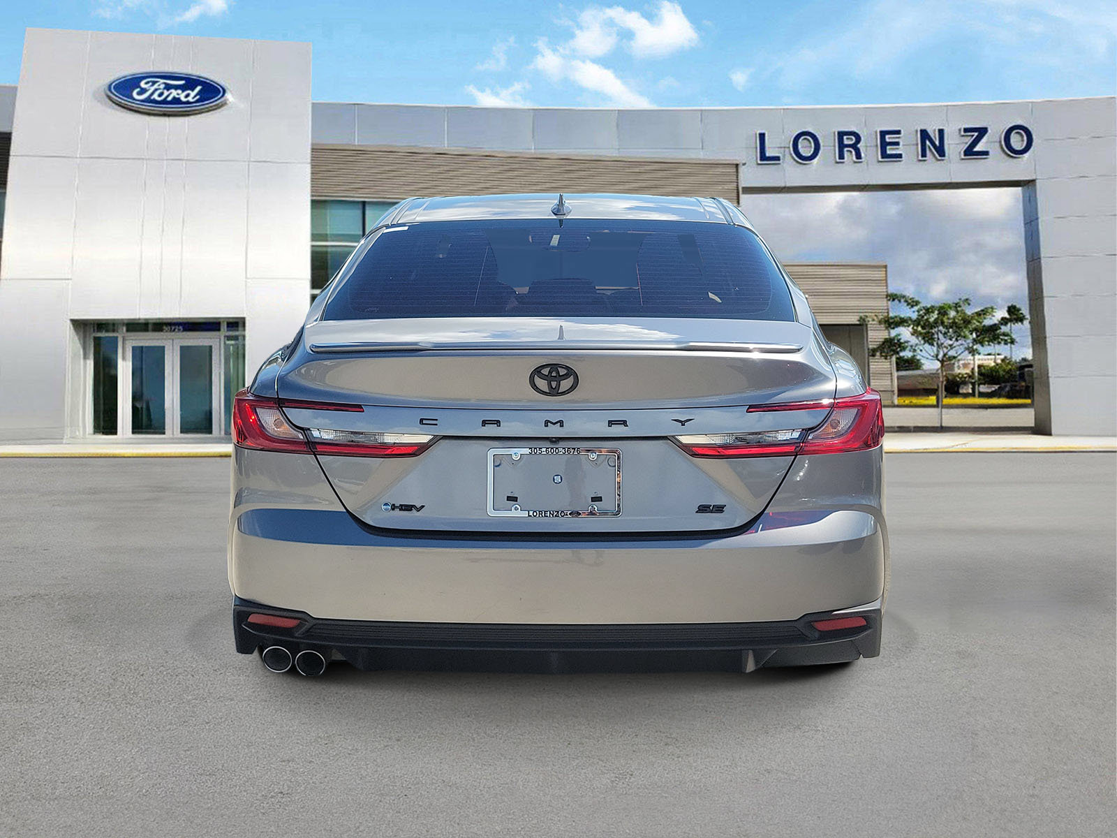 Used 2025 Toyota Camry SE FWD image 6