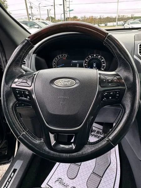 Used 2018 Ford Explorer Platinum image 28