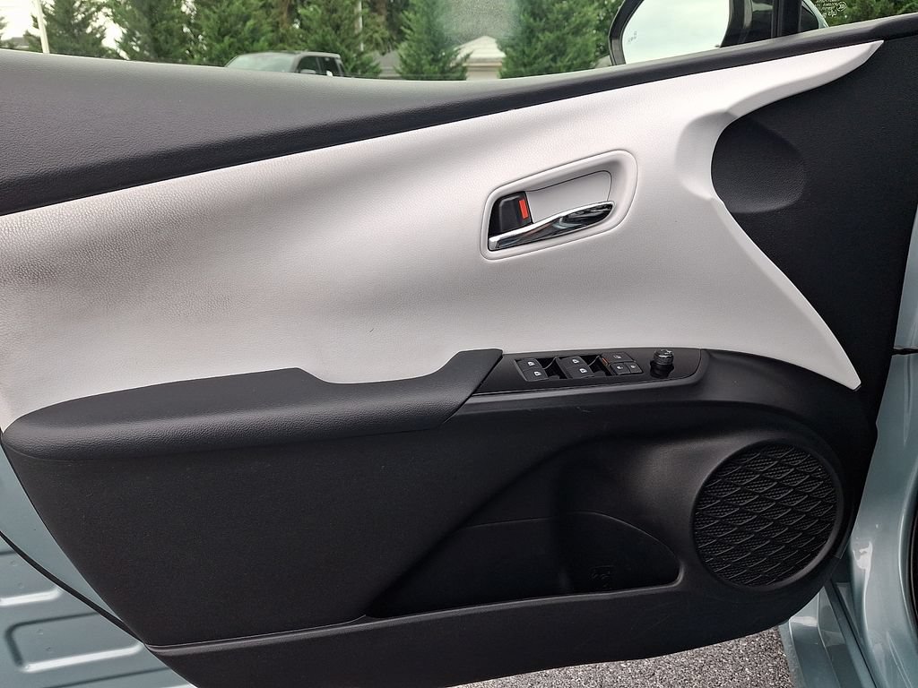 Certified 2018 Toyota Prius Three FWD image 12