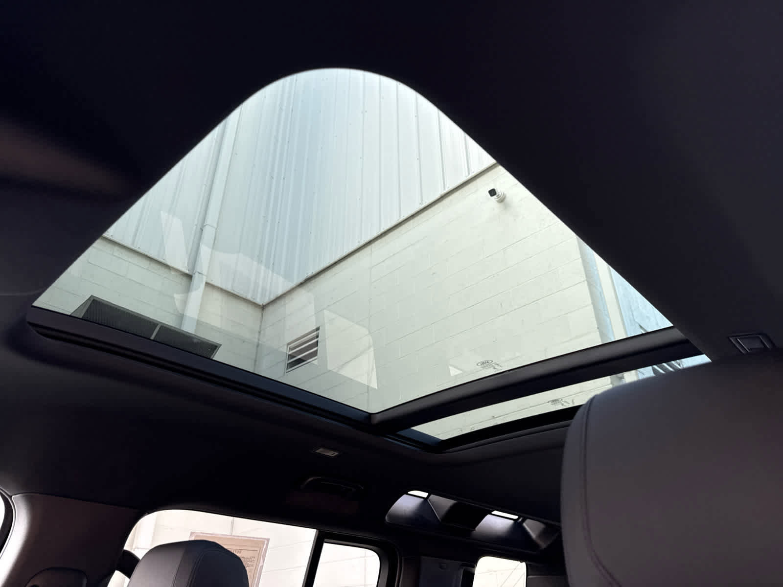 Certified 2023 Land Rover Defender 110 X-Dynamic SE image 13