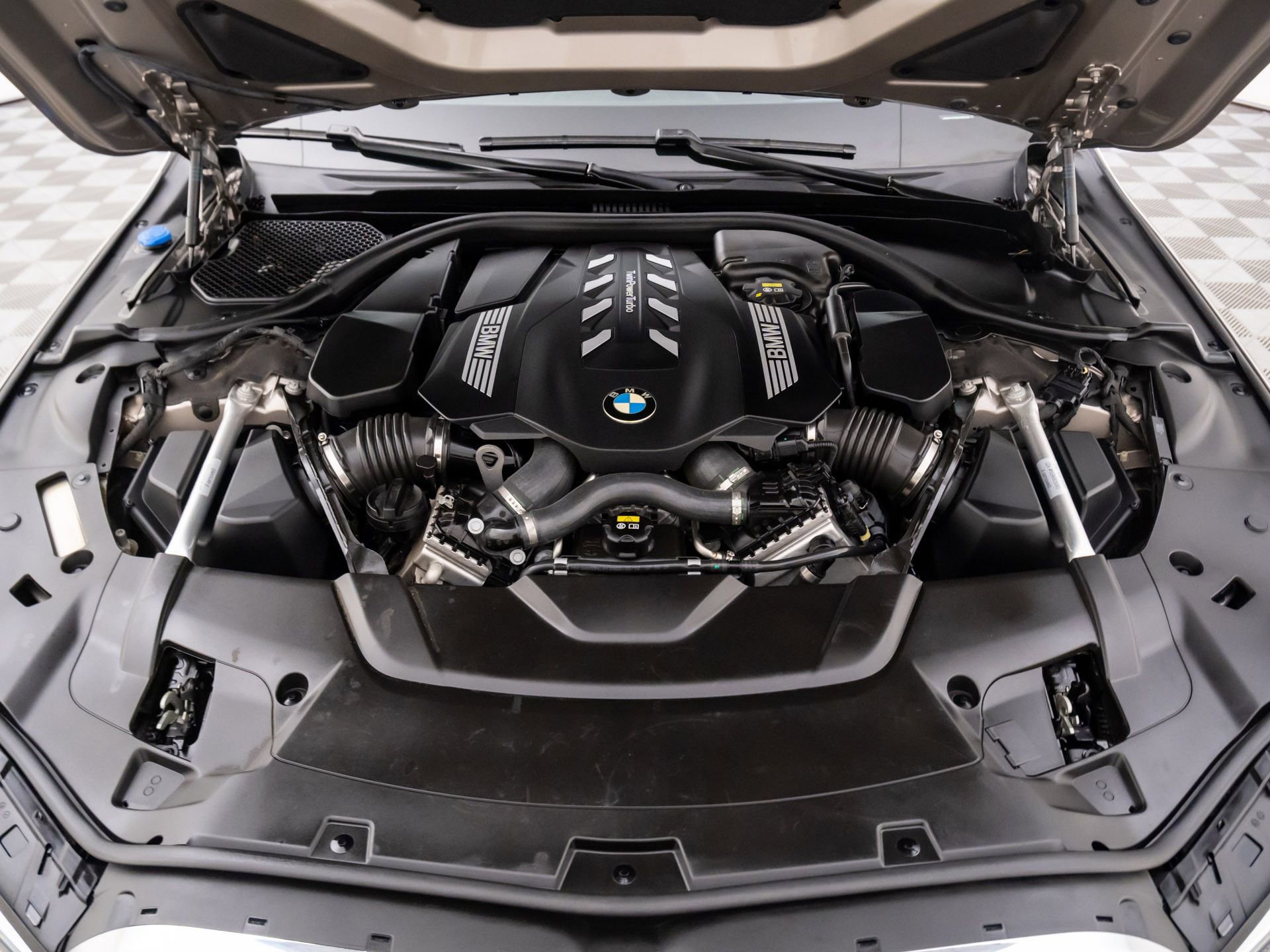 Certified 2022 BMW 750i xDrive w/ Executive Package image 32