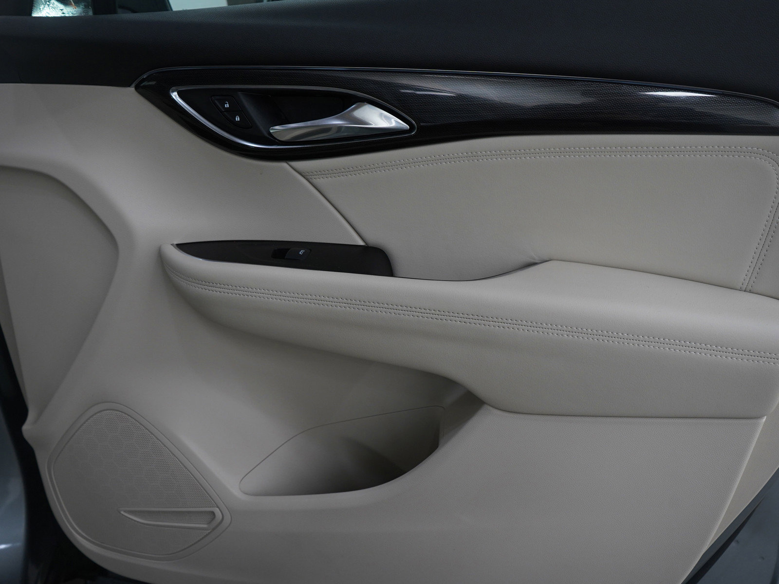 Used 2023 Buick Envision Essence image 9