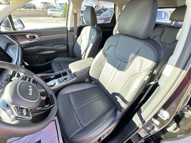 Certified 2025 Kia Sorento EX w/ EX Panoramic Sunroof Package image 14