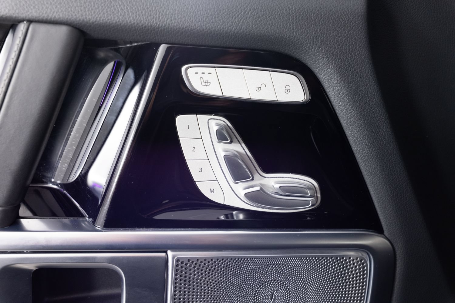 Used 2025 Mercedes-Benz G 550 w/ Exclusive Interior Package image 16