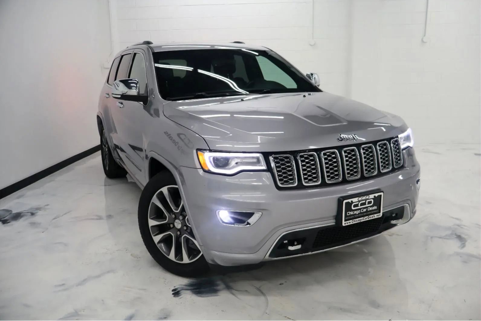 Used 2018 Jeep Grand Cherokee Overland AWD/4WD image 1
