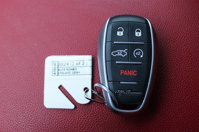 Used 2024 Alfa Romeo Stelvio Veloce image 31