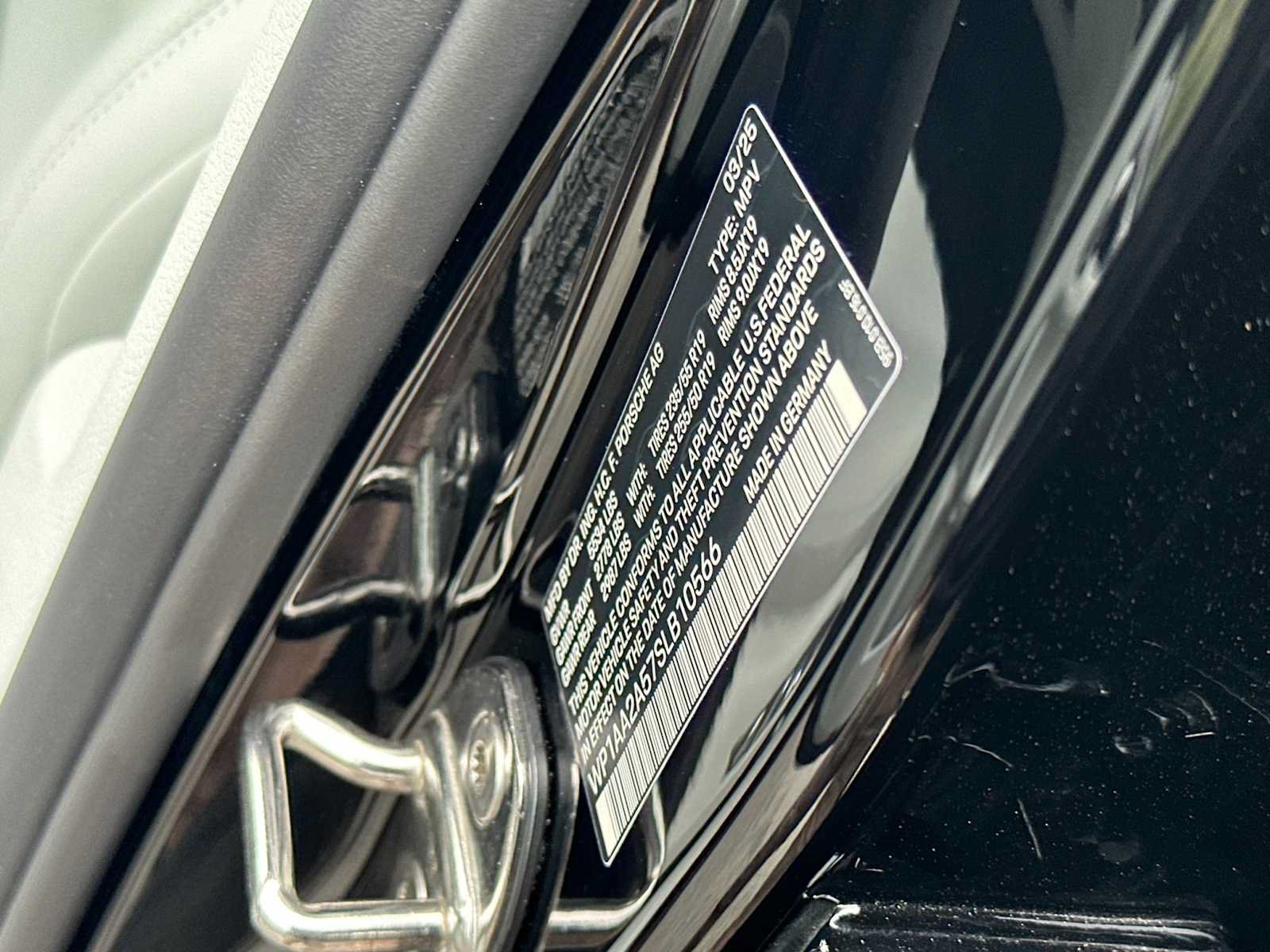 New 2025 Porsche Macan AWD/4WD image 25
