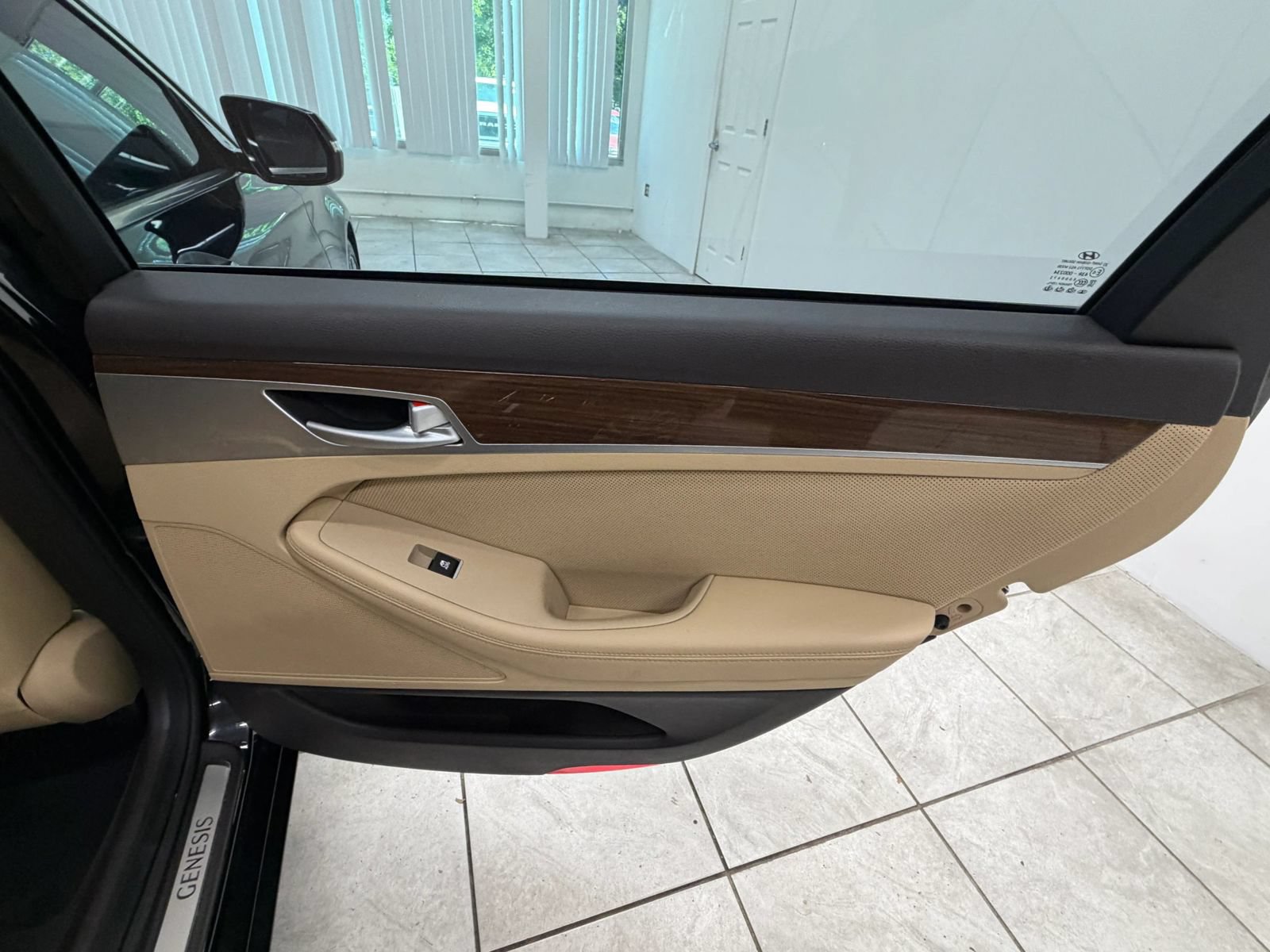 Used 2016 Hyundai Genesis 3.8 RWD image 18