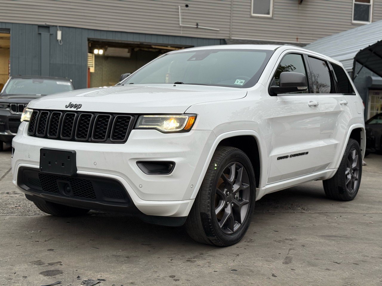 Used 2021 Jeep Grand Cherokee Limited w/ Quick Order Package 28K 80th AWD/4WD image 3