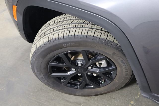 Used 2024 Jeep Grand Cherokee Altitude RWD image 44
