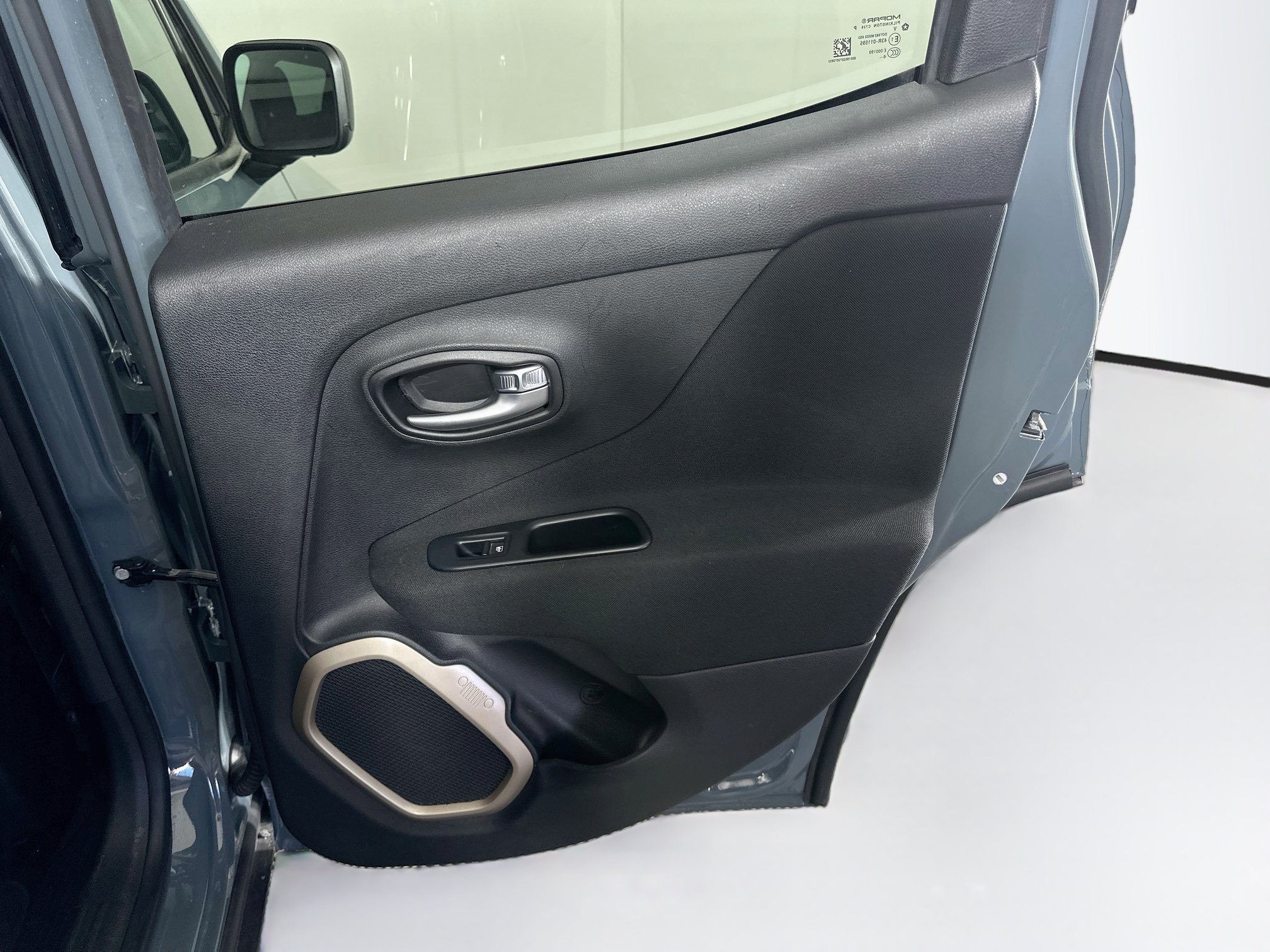 Used 2017 Jeep Renegade Latitude AWD/4WD image 27