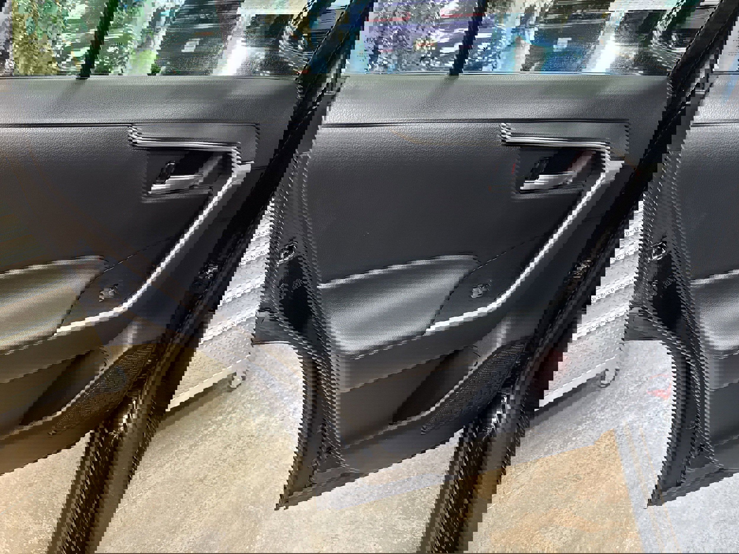 Used 2023 Toyota RAV4 XLE Premium image 24