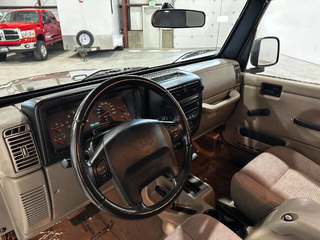 Used 2004 Jeep Wrangler Rubicon w/ Dual Top Group image 15