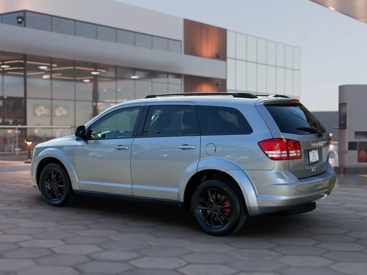 Used 2020 Dodge Journey SE w/ SE Popular Equipment Group FWD image 4