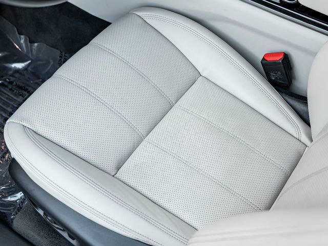 Used 2022 Land Rover Range Rover Velar R-Dynamic S image 15