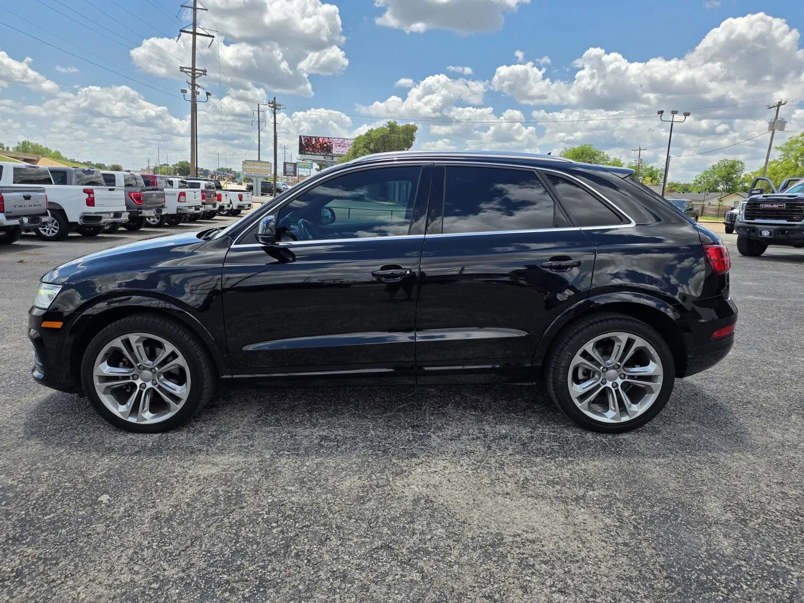 Used 2017 Audi Q3 2.0T Premium Plus w/ Premium Plus Package FWD image 4