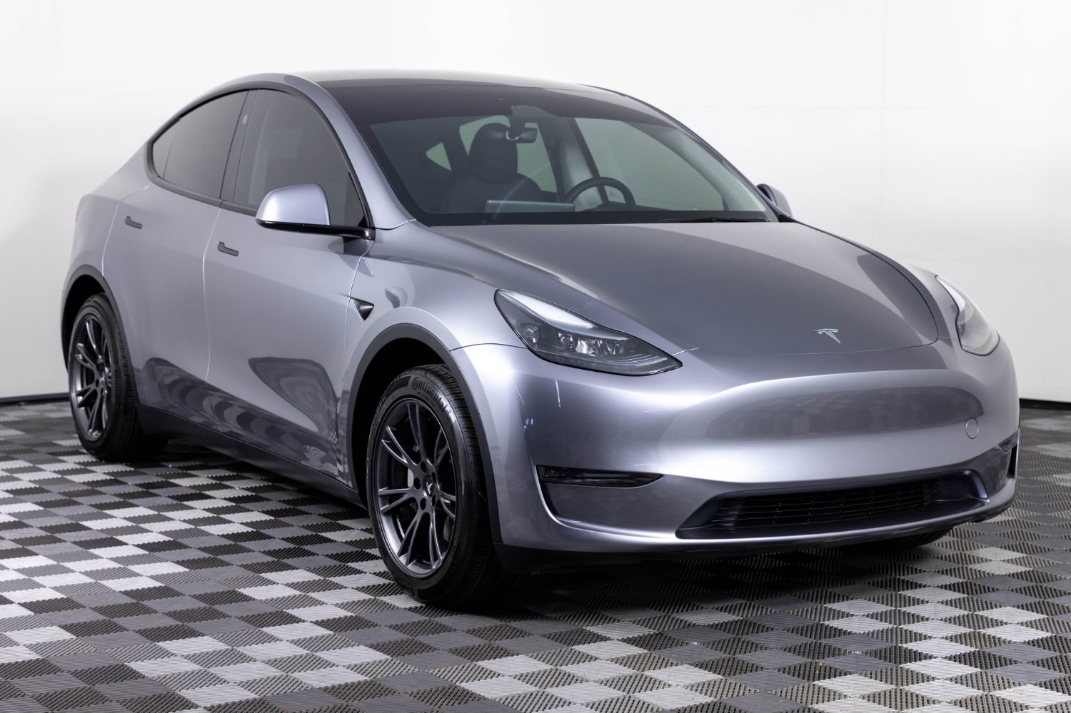 Used 2025 Tesla Model Y Long Range RWD image 11