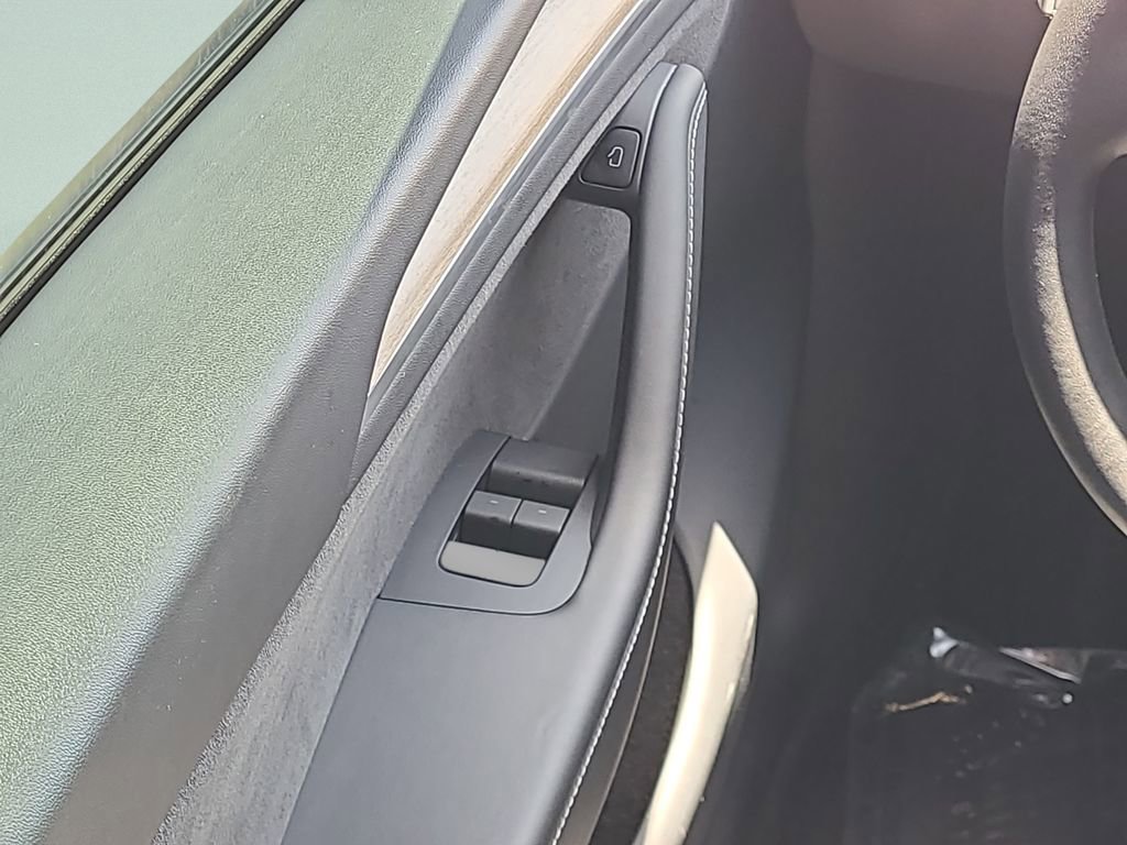 Used 2023 Tesla Model Y Long Range AWD/4WD image 25