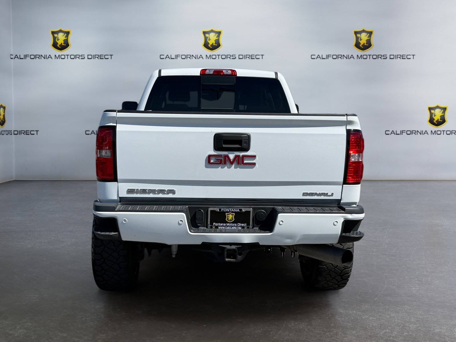 Used 2015 GMC Sierra 2500 Denali w/ Duramax Plus Package AWD/4WD image 4
