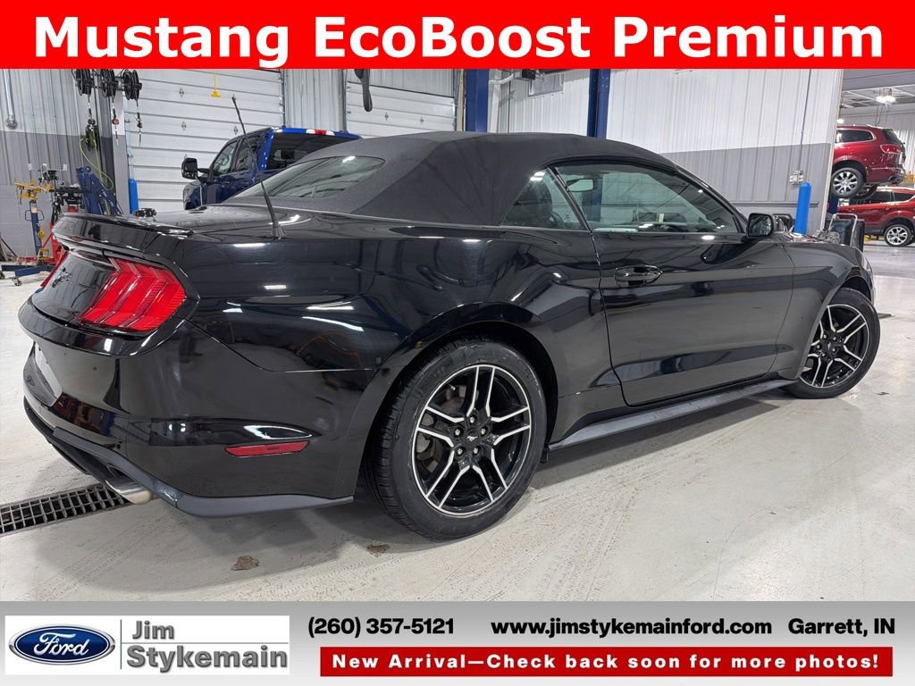 Used 2020 Ford Mustang Premium RWD image 7