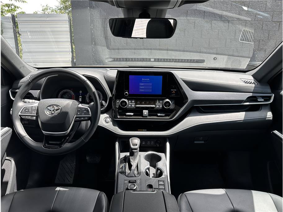 Used 2025 Toyota Highlander XSE AWD/4WD image 18