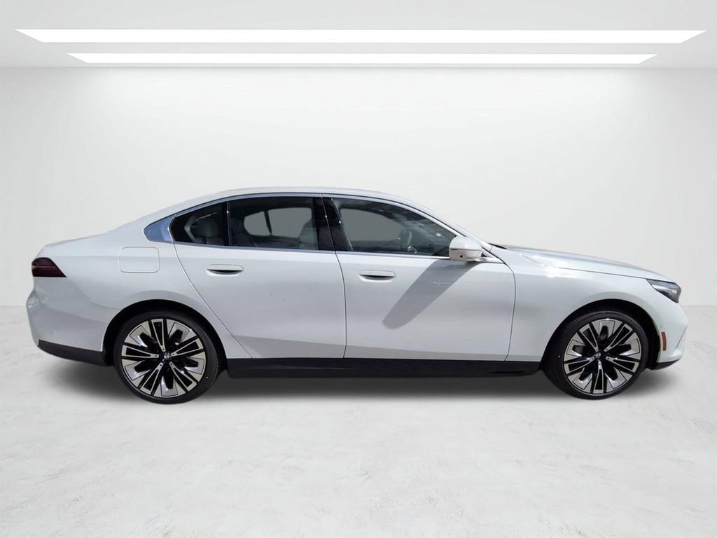 New 2026 BMW i5 eDrive40 RWD image 3