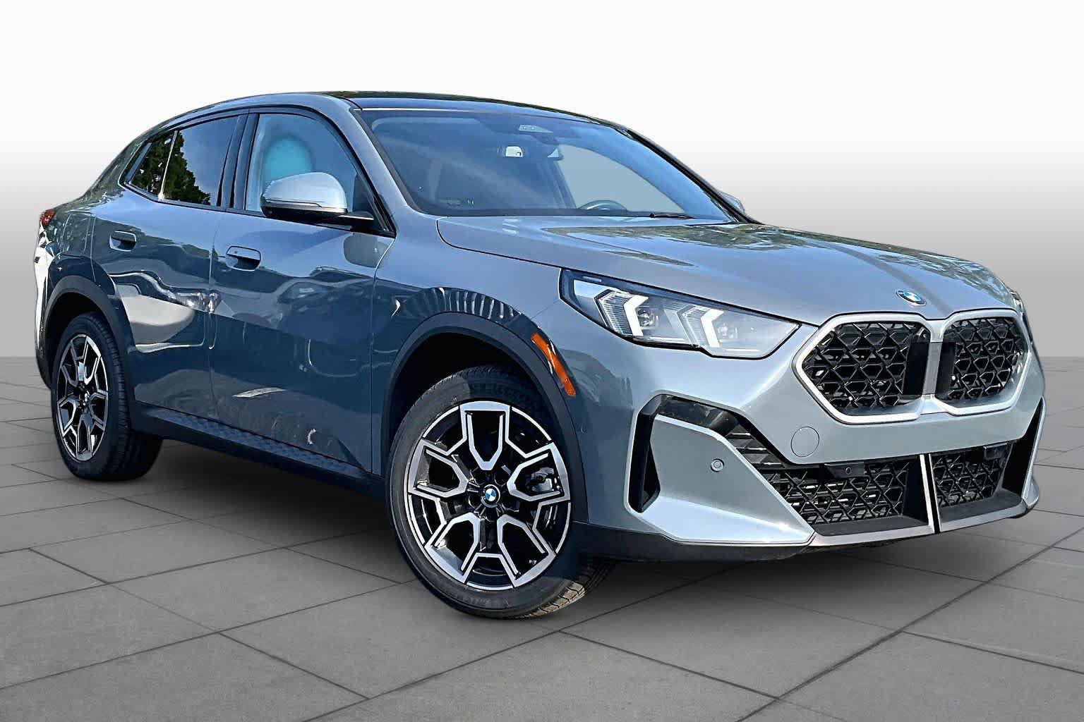 Used 2025 BMW X2 xDrive28i AWD/4WD image 3