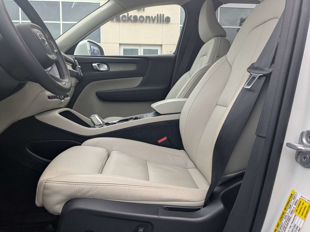Certified 2023 Volvo XC40 B5 Plus w/ Protection Package Premier AWD/4WD image 2