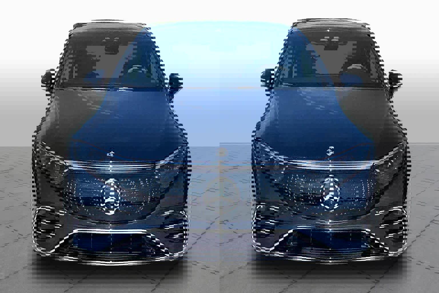 Used 2023 Mercedes-Benz EQS 580 4MATIC Sedan image 3