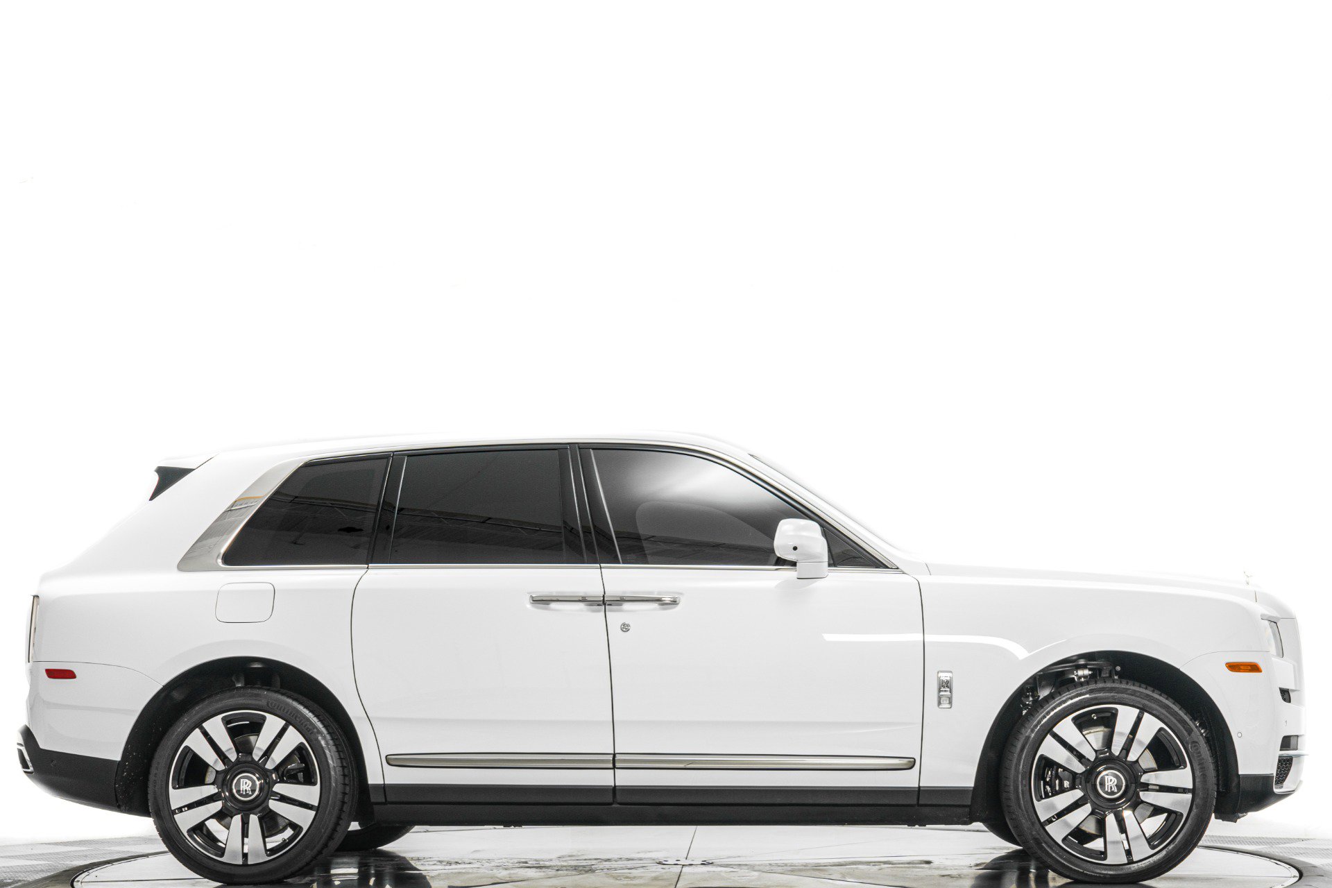 Used 2024 Rolls-Royce Cullinan image 2