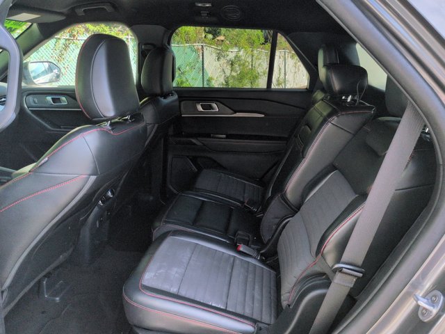 Used 2025 Ford Explorer ST-Line w/ ST-Line Street Pack AWD/4WD image 13