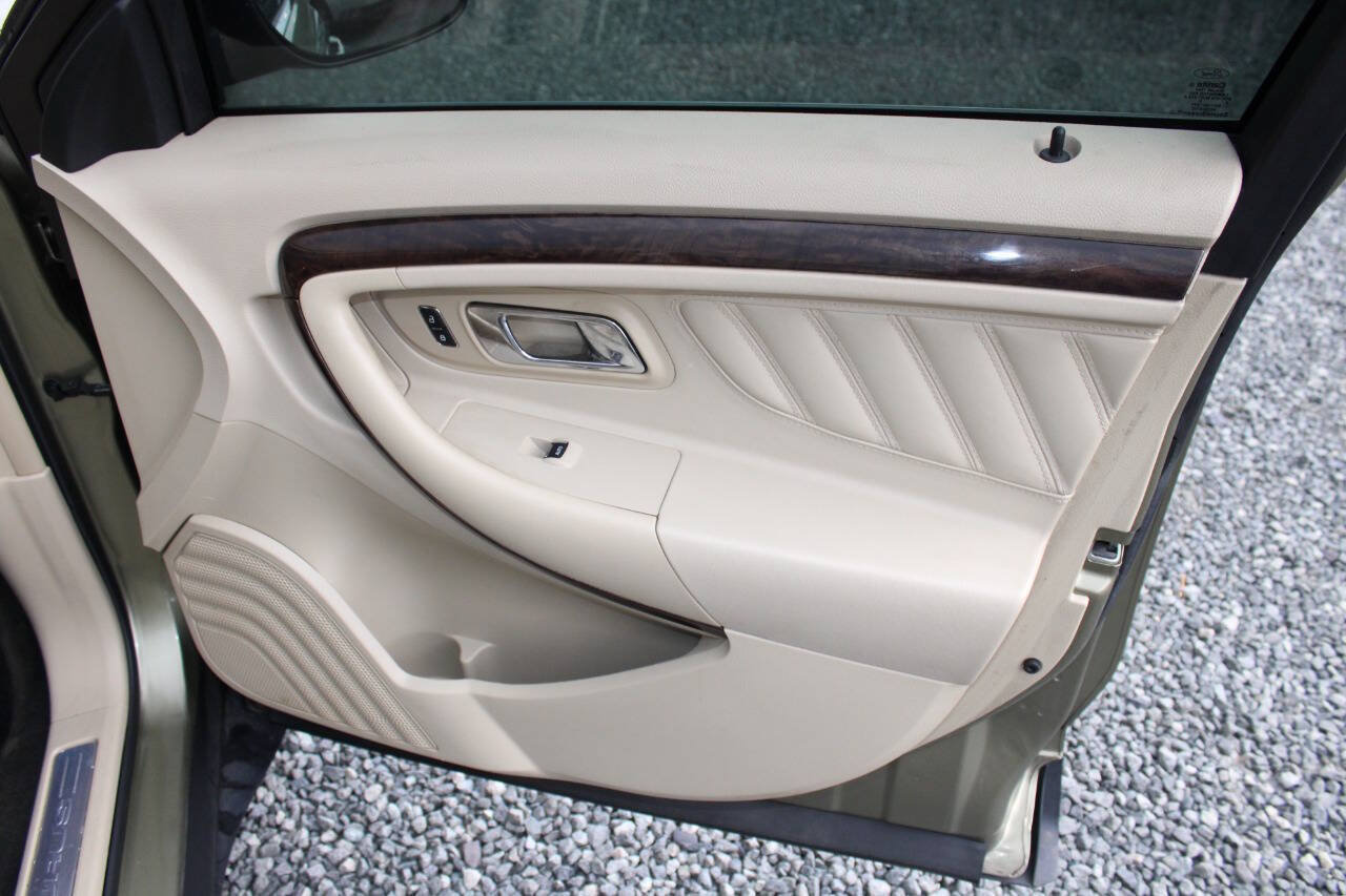 Used 2013 Ford Taurus Limited FWD image 23