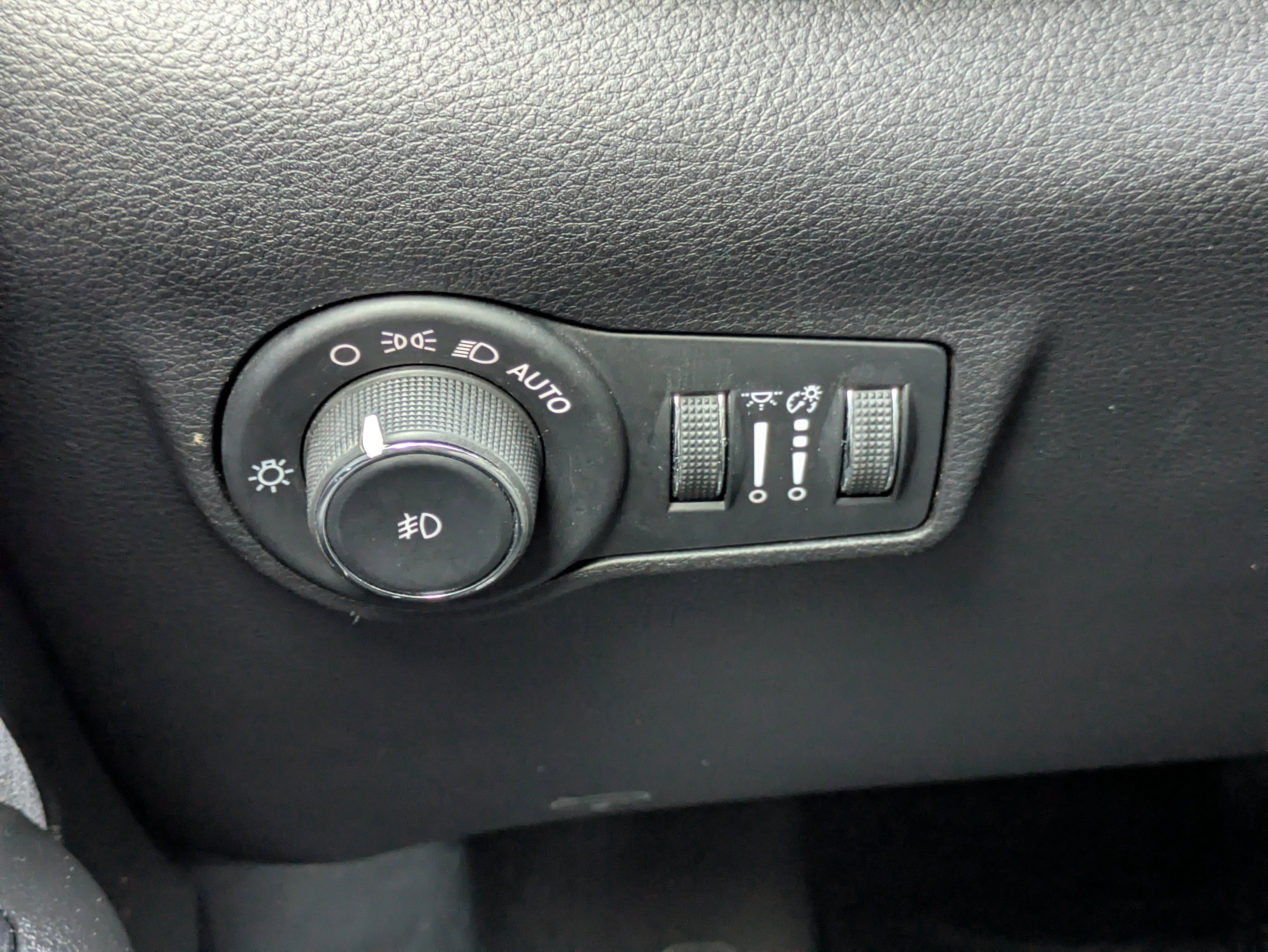 Used 2024 Jeep Compass Latitude image 15