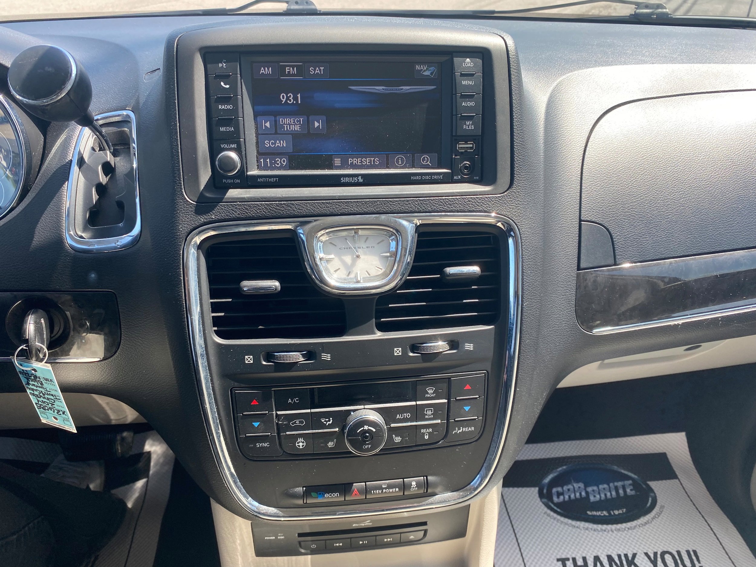 Used 2014 Chrysler Town & Country Touring-L w/ Driver Convenience Group FWD image 13