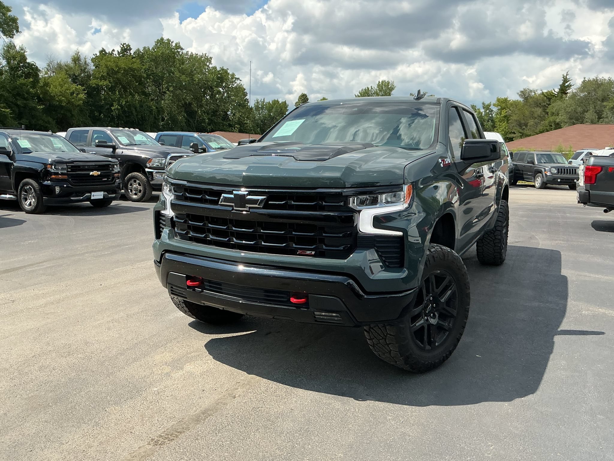 Used 2026 Chevrolet Silverado 1500 LT Trail Boss w/ Convenience Package II AWD/4WD image 2