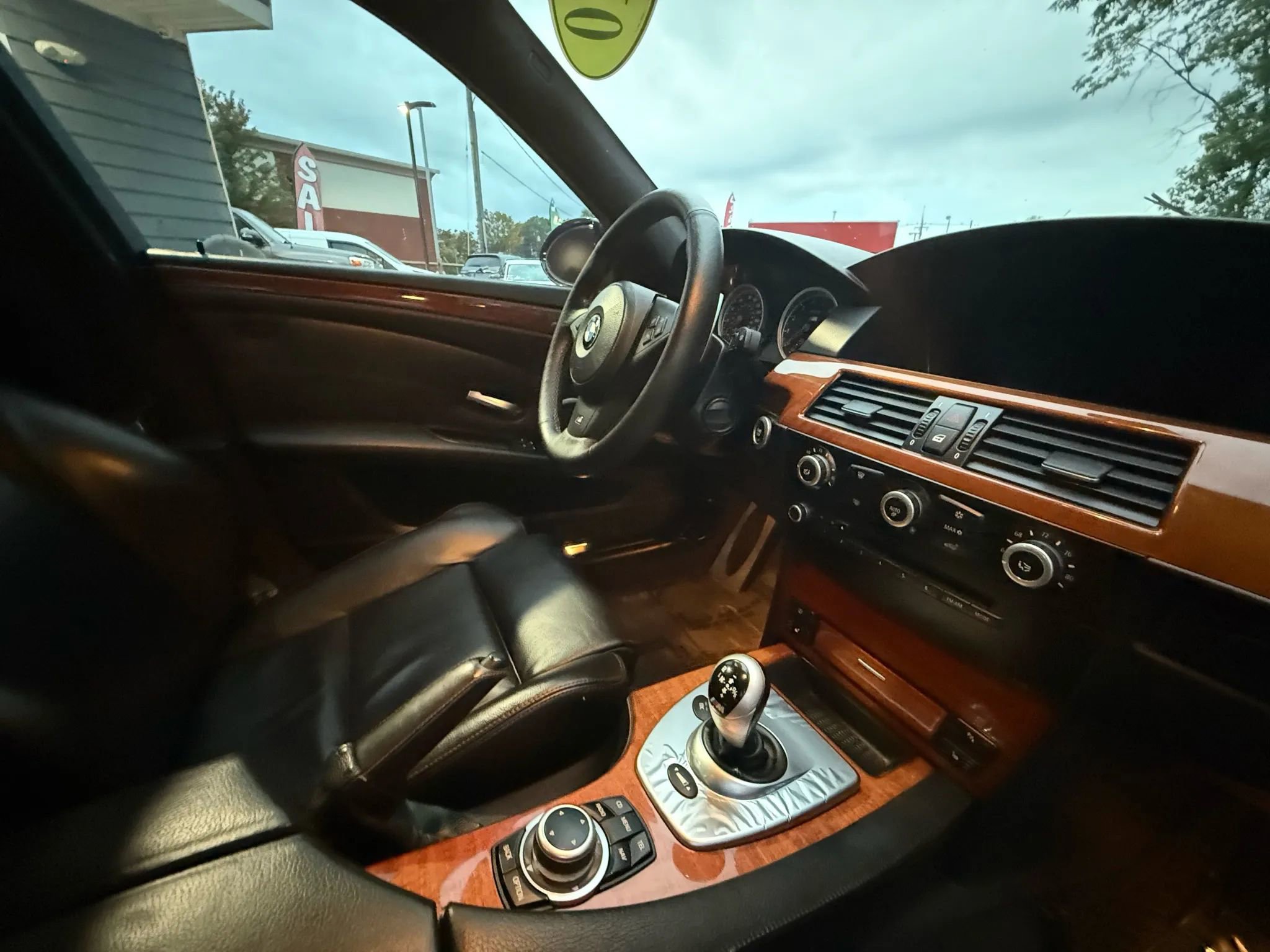 Used 2010 BMW M5 image 33