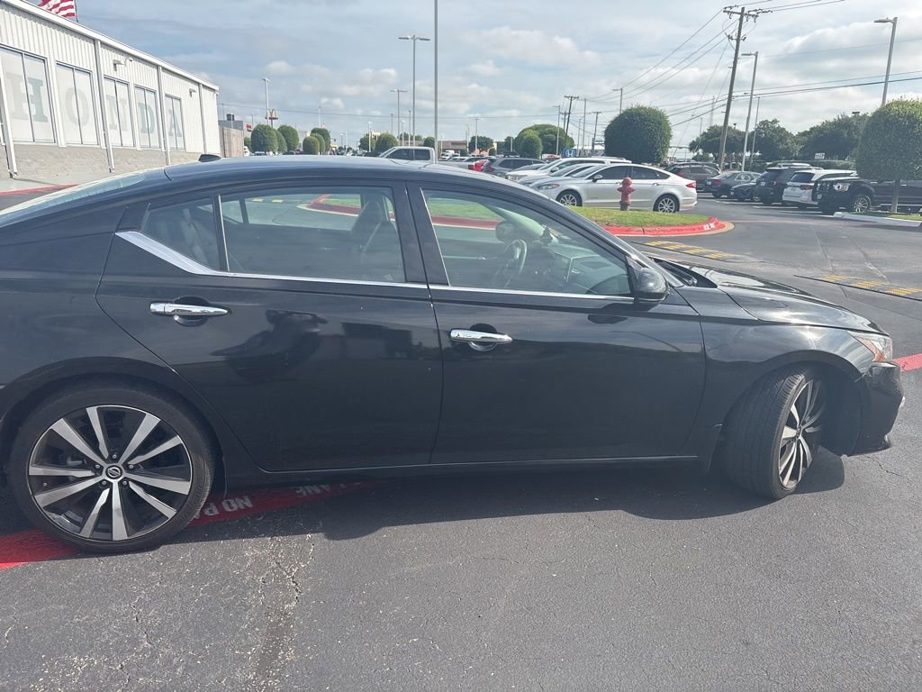 Used 2020 Nissan Altima 2.0 Platinum FWD image 3